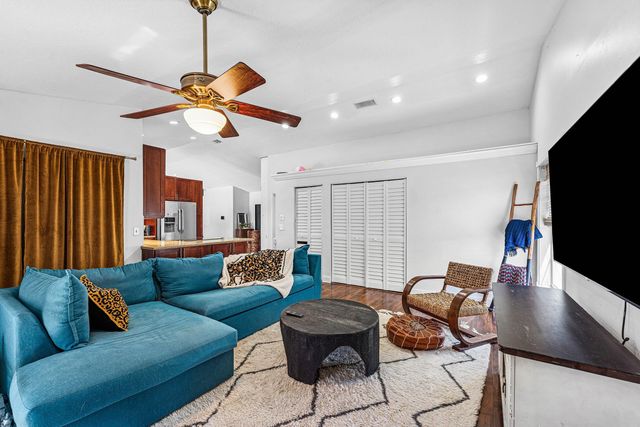 838 NW 9th Way, Boynton Beach, FL 33426