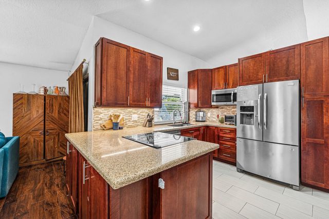 838 NW 9th Way, Boynton Beach, FL 33426