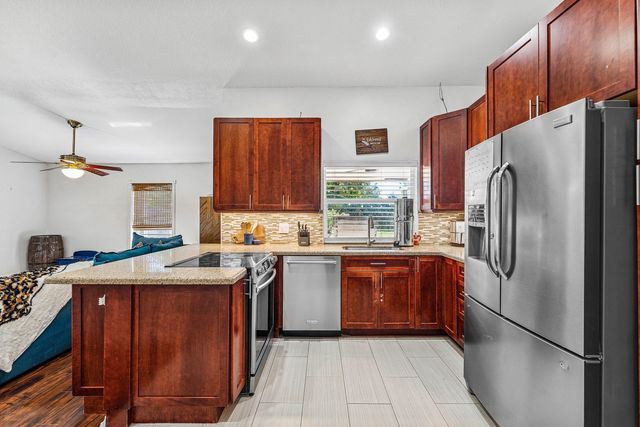 838 NW 9th Way, Boynton Beach, FL 33426