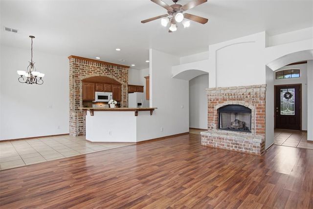 2101 Cedar Pointe Circle, Edmond, OK 73003