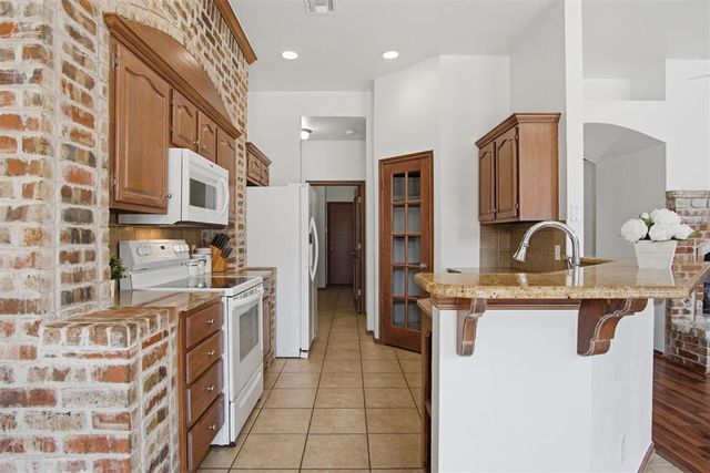 2101 Cedar Pointe Circle, Edmond, OK 73003