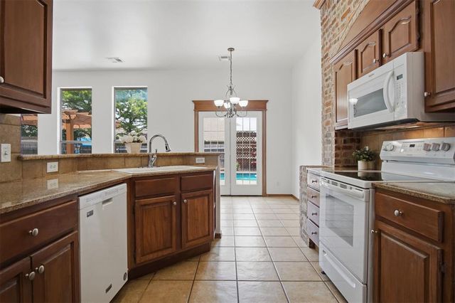 2101 Cedar Pointe Circle, Edmond, OK 73003