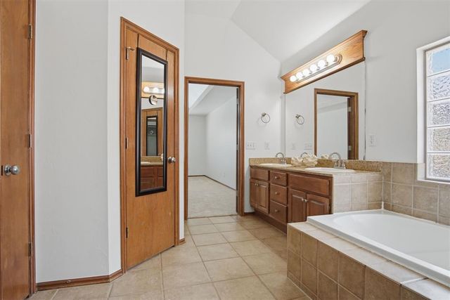 2101 Cedar Pointe Circle, Edmond, OK 73003