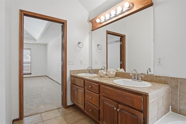 2101 Cedar Pointe Circle, Edmond, OK 73003