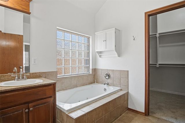 2101 Cedar Pointe Circle, Edmond, OK 73003