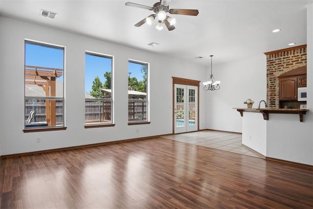 2101 Cedar Pointe Circle, Edmond, OK 73003