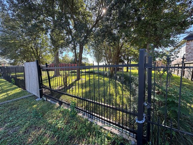 769 Lucky Street, Houston, TX 77088