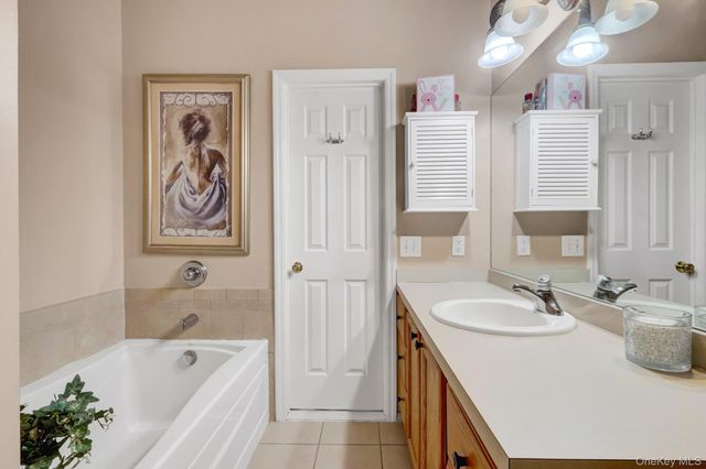 168 Kettles Lane, Medford, NY 11763
