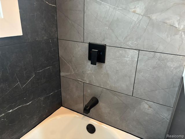 12730 Saratoga Street, Oak Park, MI 48237