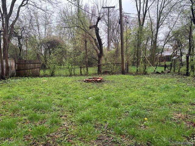 12730 Saratoga Street, Oak Park, MI 48237