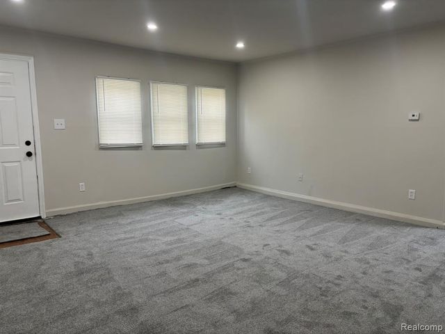 12730 Saratoga Street, Oak Park, MI 48237