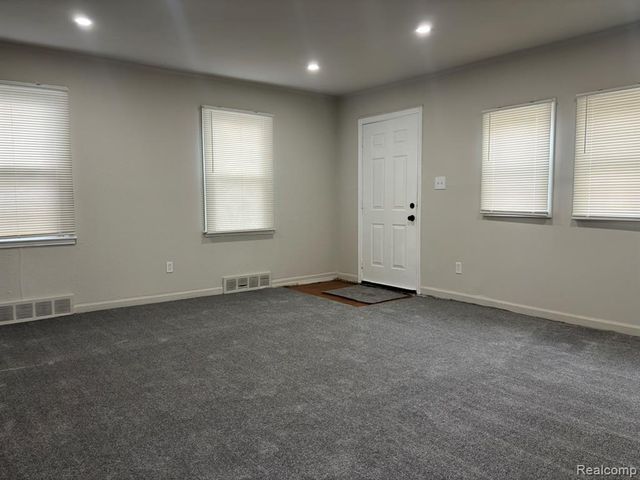 12730 Saratoga Street, Oak Park, MI 48237