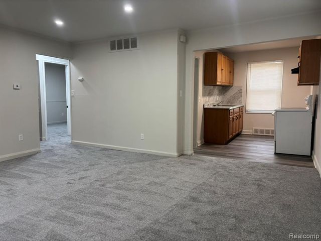 12730 Saratoga Street, Oak Park, MI 48237