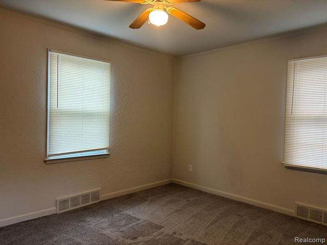 12730 Saratoga Street, Oak Park, MI 48237