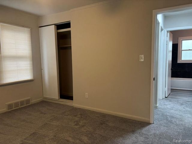 12730 Saratoga Street, Oak Park, MI 48237