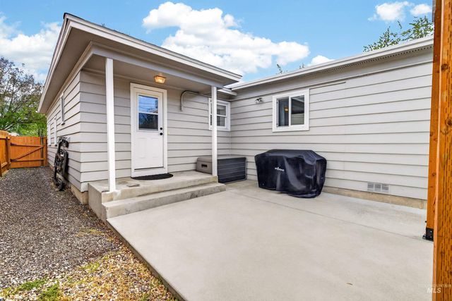 1323 S Vermont Avenue, Boise, ID 83706