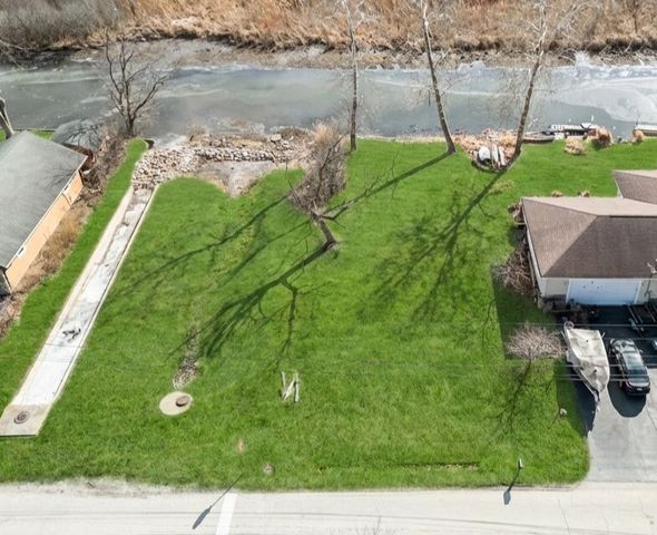 818 Sheridan Drive, Wauconda, IL 60084