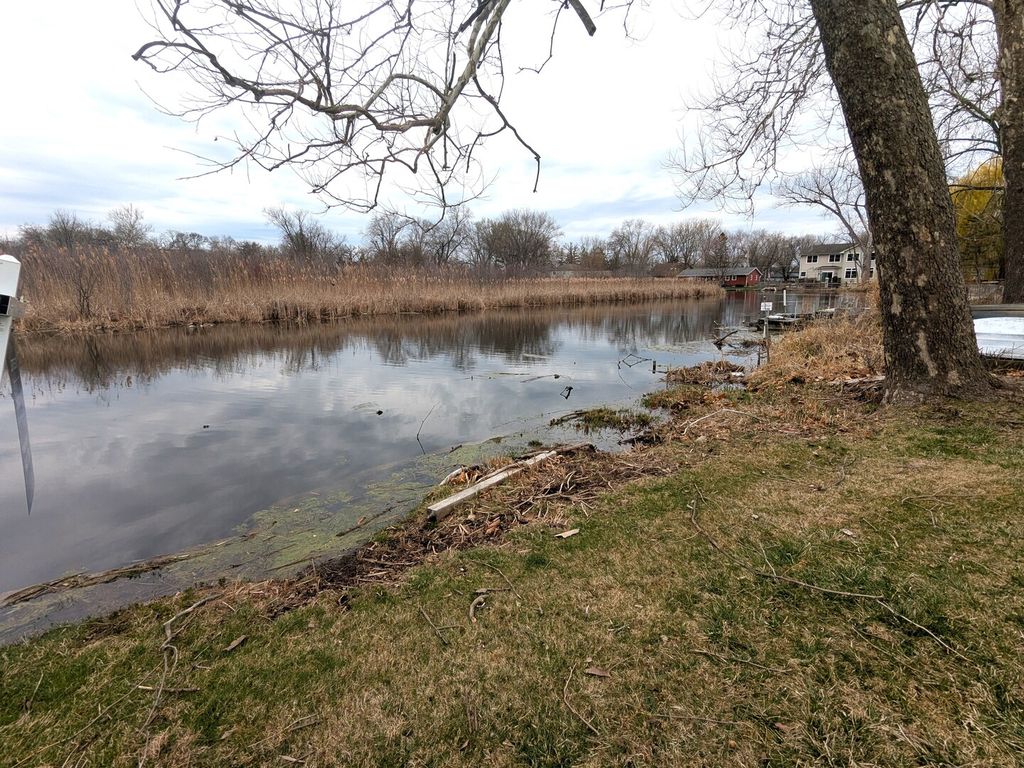 818 Sheridan Drive, Wauconda, IL 60084
