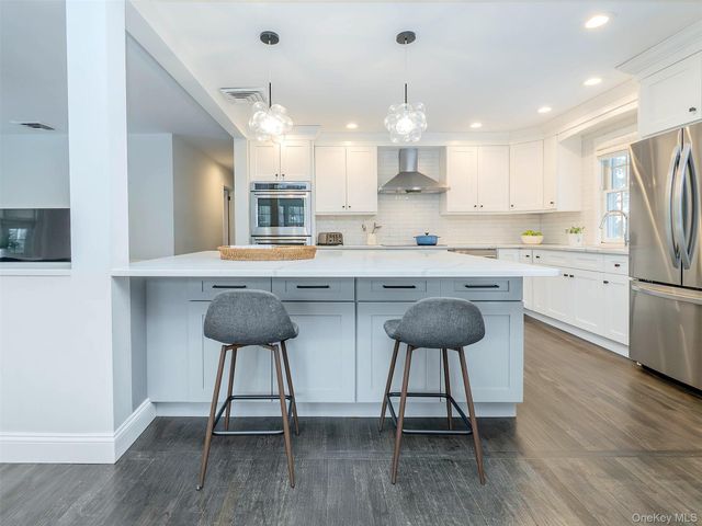 16 Underhill Road, Glen Head, NY 11545