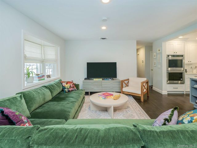 16 Underhill Road, Glen Head, NY 11545