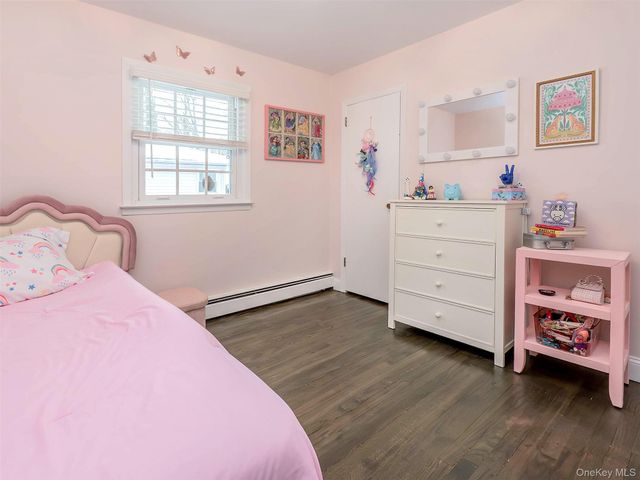 16 Underhill Road, Glen Head, NY 11545