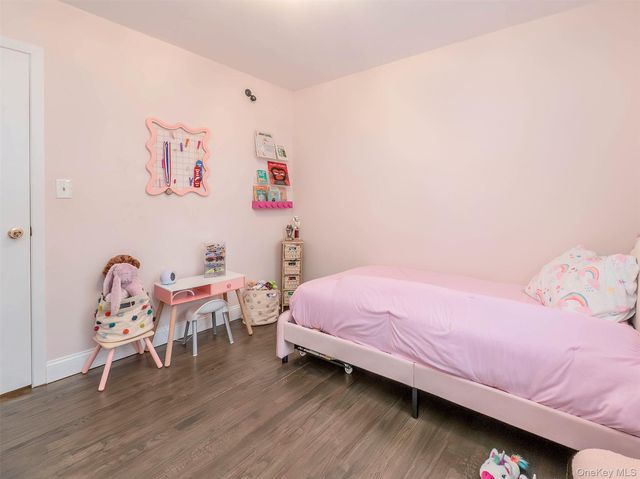 16 Underhill Road, Glen Head, NY 11545