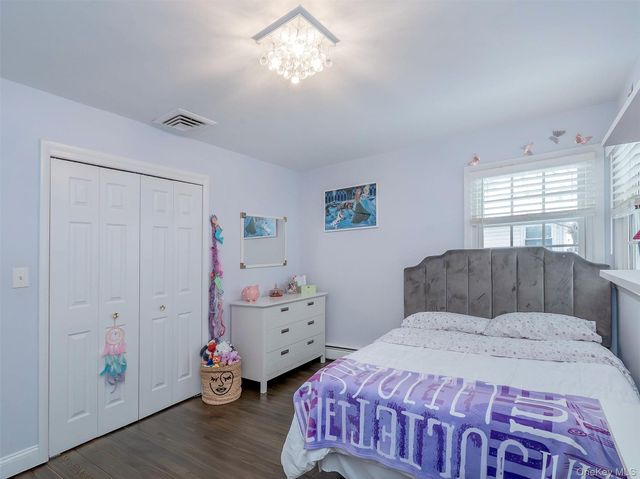 16 Underhill Road, Glen Head, NY 11545