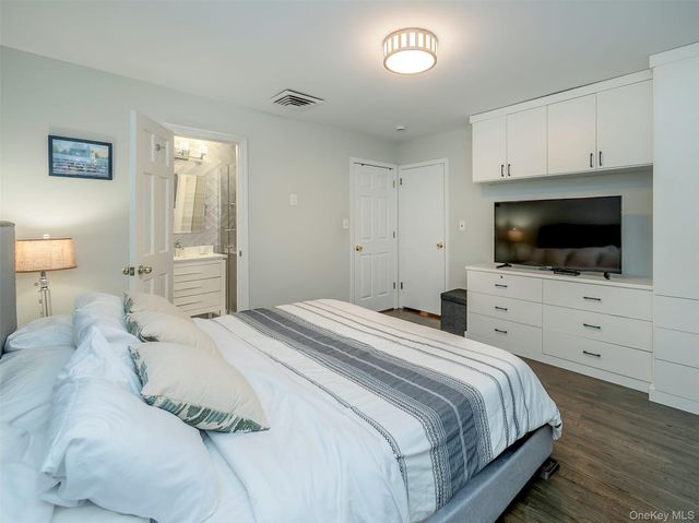 16 Underhill Road, Glen Head, NY 11545