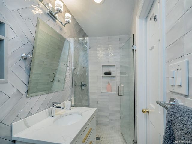 16 Underhill Road, Glen Head, NY 11545