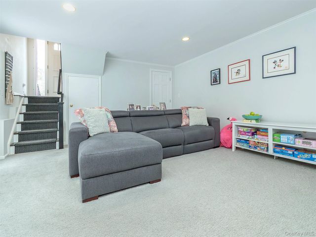 16 Underhill Road, Glen Head, NY 11545