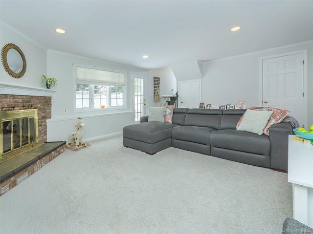 16 Underhill Road, Glen Head, NY 11545