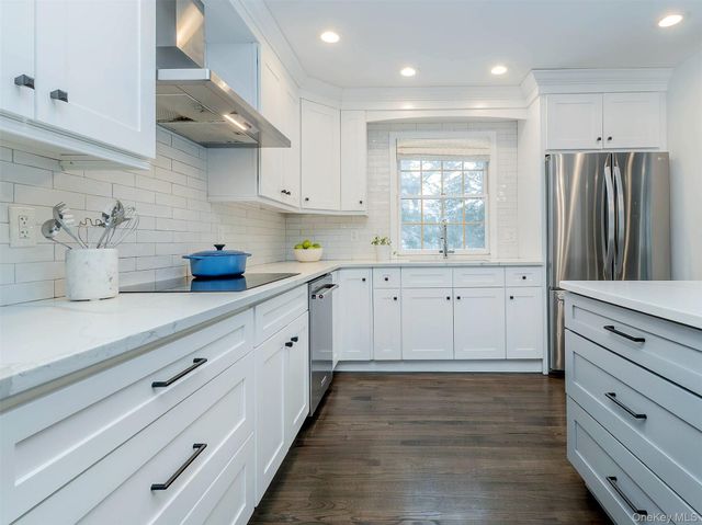 16 Underhill Road, Glen Head, NY 11545