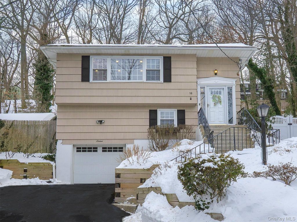 16 Underhill Road, Glen Head, NY 11545