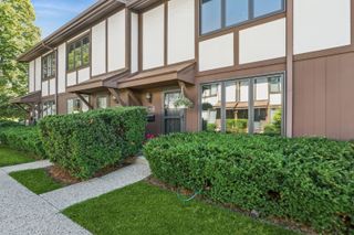 1803 Henley Street A, Glenview, IL 60025