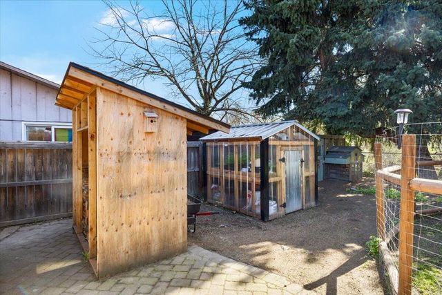 1408 Siskiyou Boulevard, Medford, OR 97504