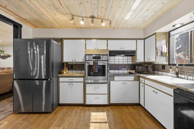 1408 Siskiyou Boulevard, Medford, OR 97504