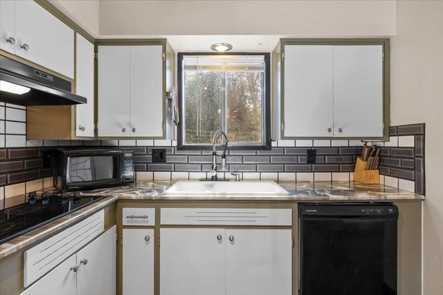 1408 Siskiyou Boulevard, Medford, OR 97504