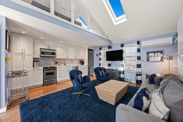 147 Commercial Street UL7, Provincetown, MA 02657