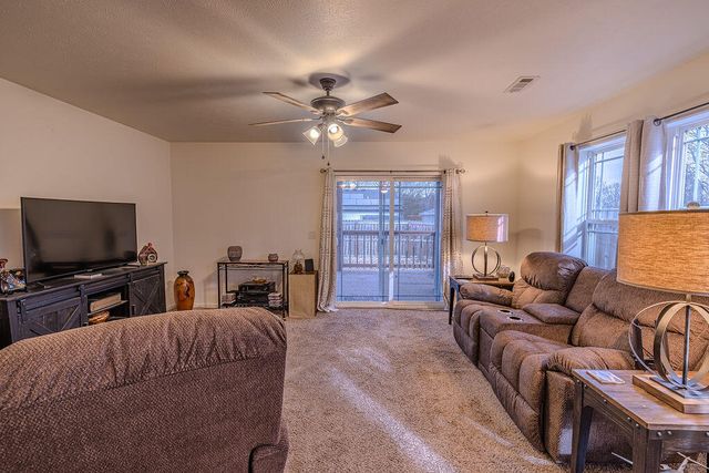 185 Pin Oak Court, Hollister, MO 65672