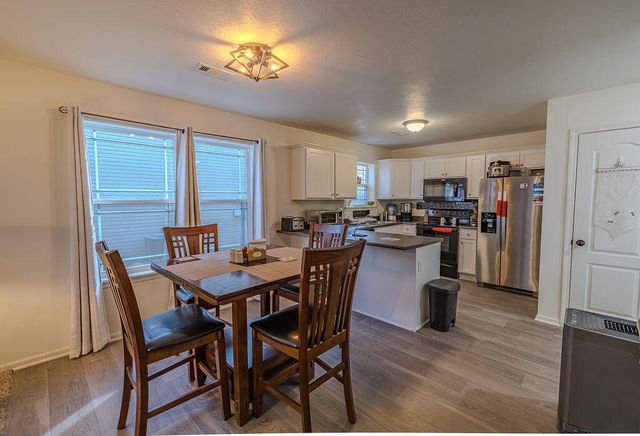 185 Pin Oak Court, Hollister, MO 65672