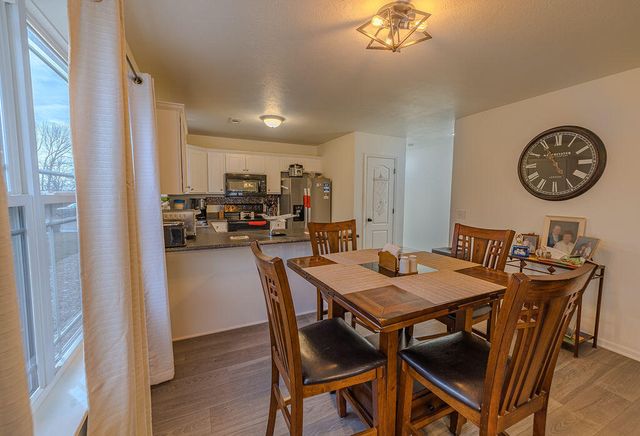 185 Pin Oak Court, Hollister, MO 65672