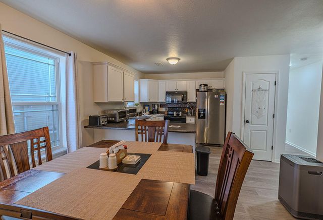 185 Pin Oak Court, Hollister, MO 65672