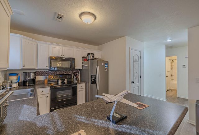 185 Pin Oak Court, Hollister, MO 65672