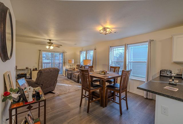 185 Pin Oak Court, Hollister, MO 65672