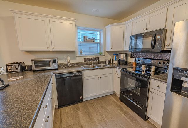 185 Pin Oak Court, Hollister, MO 65672