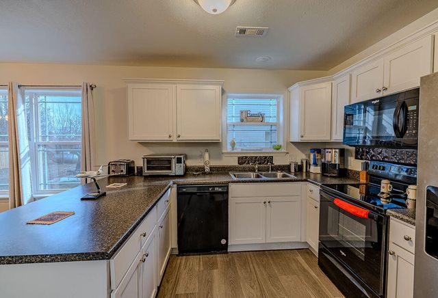 185 Pin Oak Court, Hollister, MO 65672