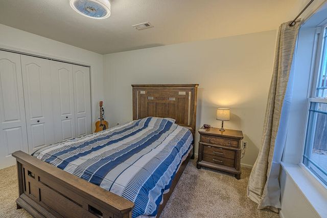 185 Pin Oak Court, Hollister, MO 65672