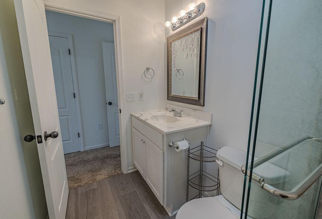 185 Pin Oak Court, Hollister, MO 65672