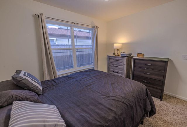 185 Pin Oak Court, Hollister, MO 65672