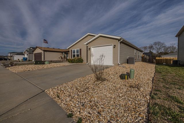 185 Pin Oak Court, Hollister, MO 65672